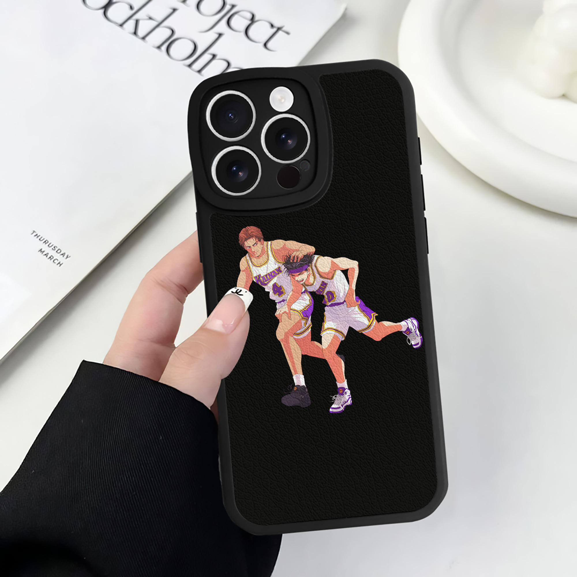 （画像用） SLAM DUNK／スラムダンク 【iPhone 16シリーズ対応】シリコンスマホケース（レザー調） 材質：シリコン